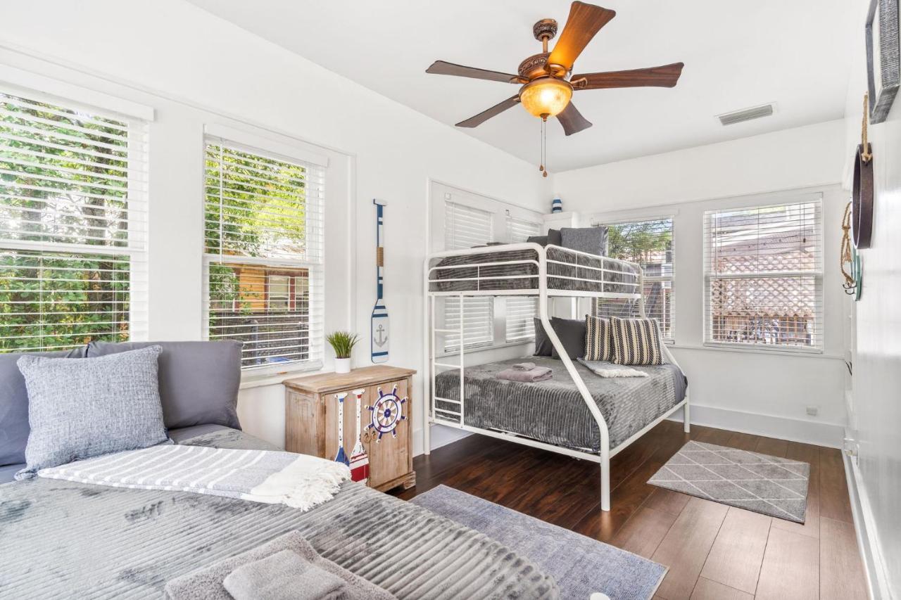 Four Different Options At One Great Location-- 1 - Spacious 3 Bed 2 Bath House Or 2- 2Nd Floor 2 Bed 1 Bath Guesthouse Or 3- 1St Floor Studio Or 3- A Tiny Home Rv 탬파 외부 사진
