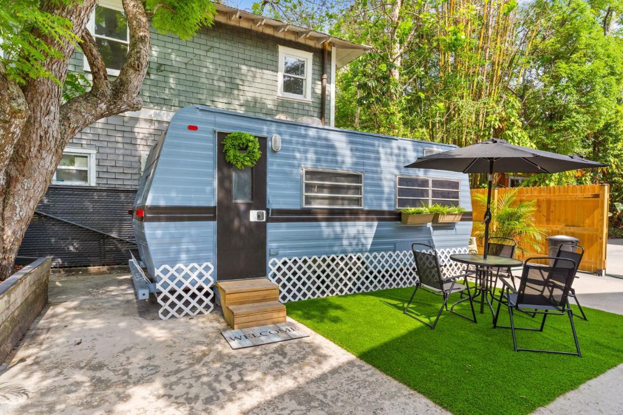 Four Different Options At One Great Location-- 1 - Spacious 3 Bed 2 Bath House Or 2- 2Nd Floor 2 Bed 1 Bath Guesthouse Or 3- 1St Floor Studio Or 3- A Tiny Home Rv 탬파 외부 사진