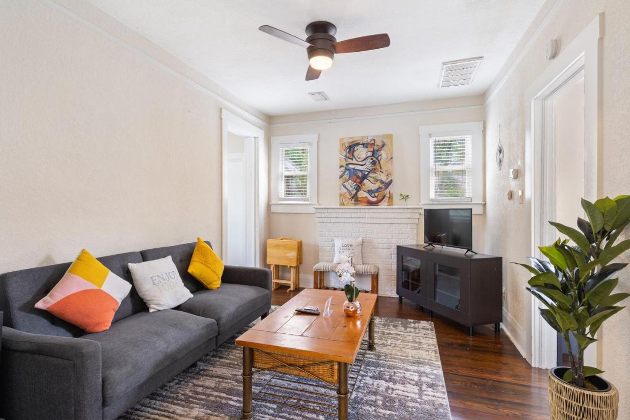 Four Different Options At One Great Location-- 1 - Spacious 3 Bed 2 Bath House Or 2- 2Nd Floor 2 Bed 1 Bath Guesthouse Or 3- 1St Floor Studio Or 3- A Tiny Home Rv 탬파 외부 사진