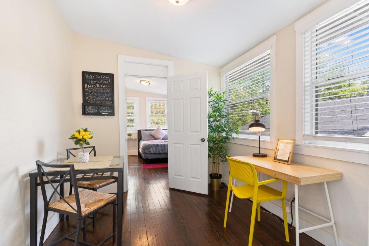 Four Different Options At One Great Location-- 1 - Spacious 3 Bed 2 Bath House Or 2- 2Nd Floor 2 Bed 1 Bath Guesthouse Or 3- 1St Floor Studio Or 3- A Tiny Home Rv 탬파 외부 사진